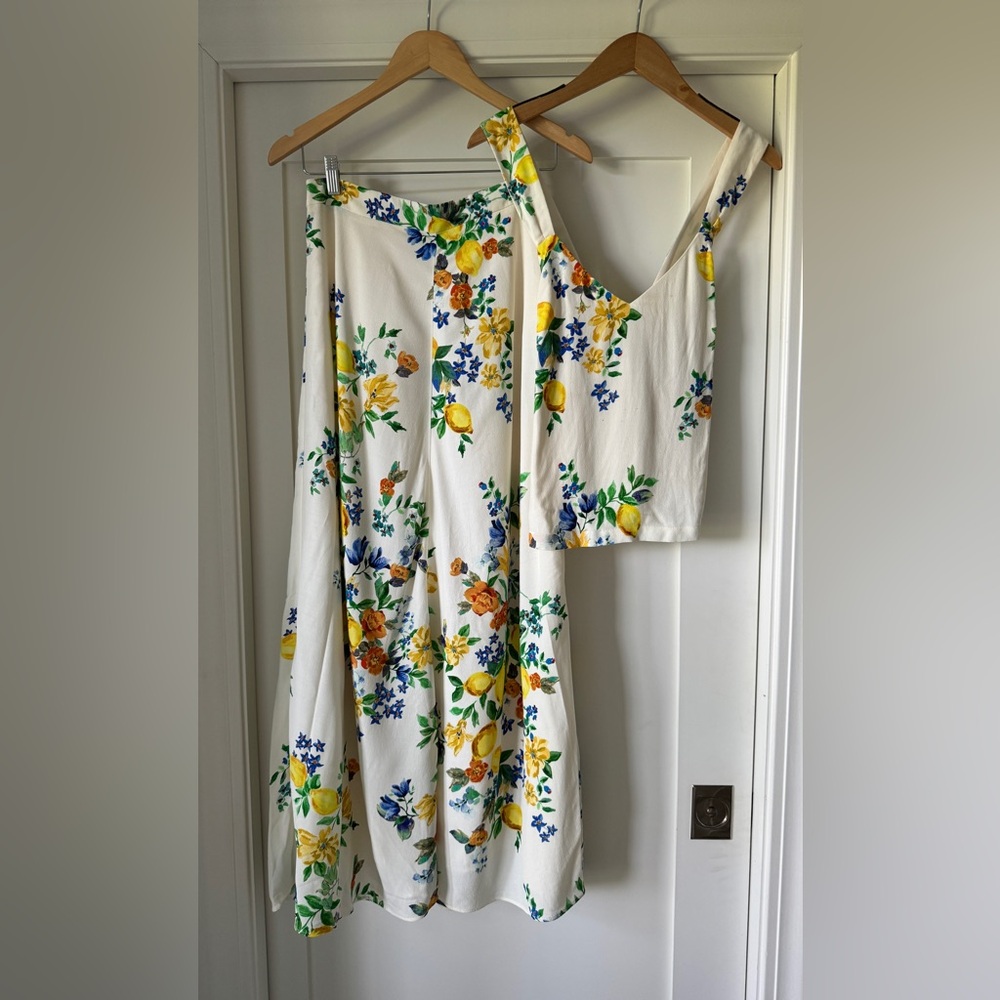 Sézane x Momonì Hermione top size 2 & Louella
Skirt size 4